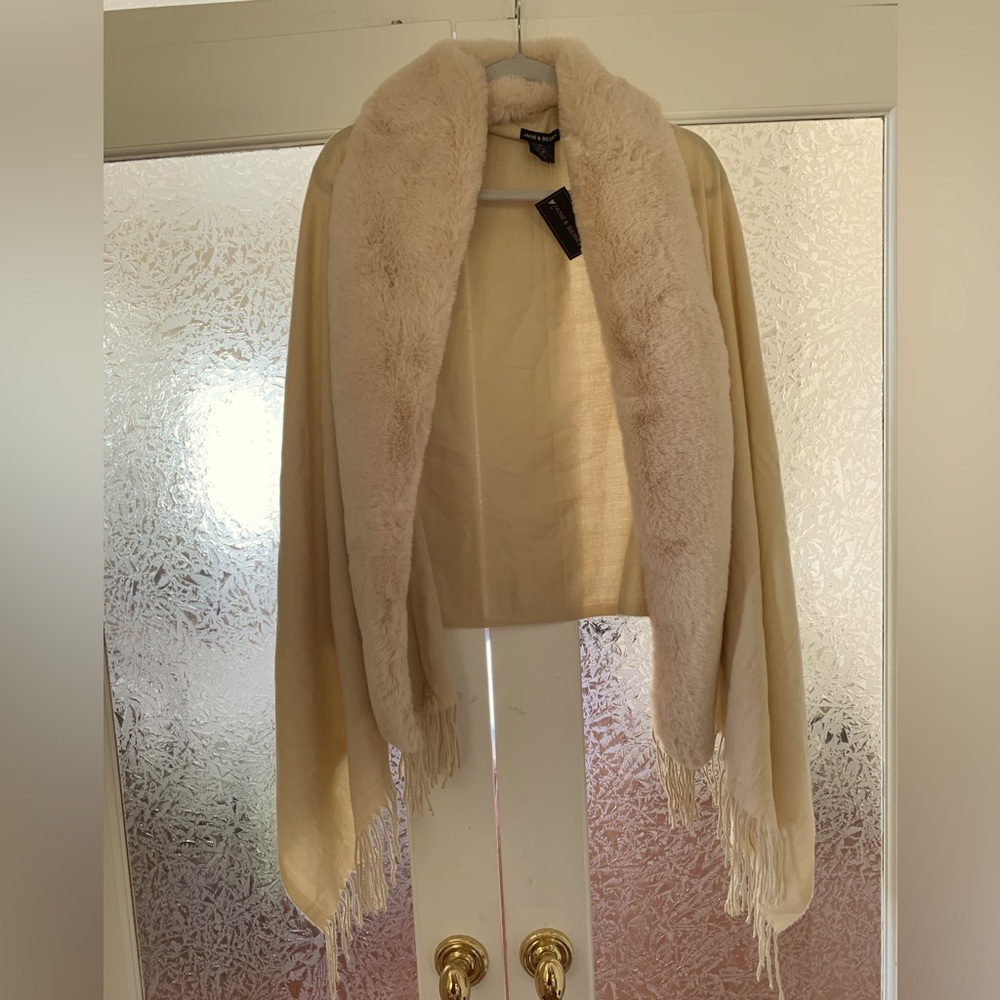 Jane & Berry Shawl: Faux Fur Shawl Collar, Light Beige, Fringe